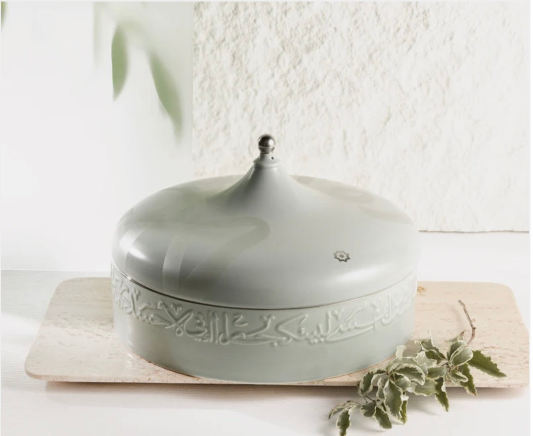Large Date Bowl with Pointed Dome Cover